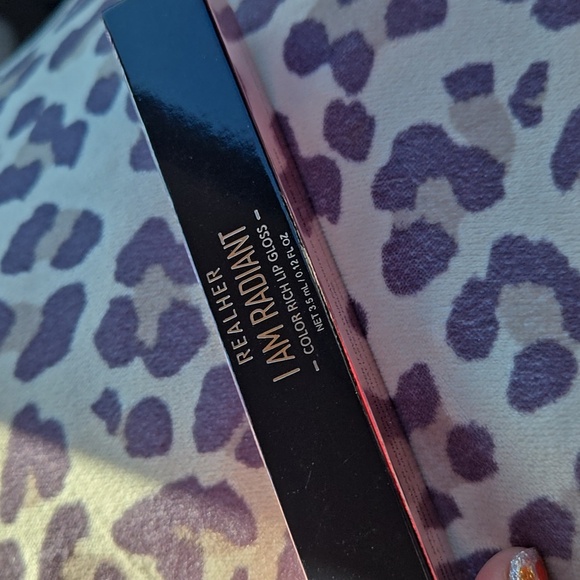 New REALHER Lip Gloss - I Am Radiant (nude Brown) - Picture 4 of 4